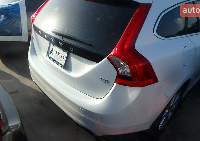 Белый Вольво B60, объемом двигателя 2 л и пробегом 122 тыс. км за 7500 $, фото 5 на Automoto.ua