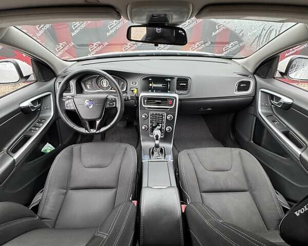 Белый Вольво B60, объемом двигателя 1.97 л и пробегом 243 тыс. км за 15800 $, фото 18 на Automoto.ua