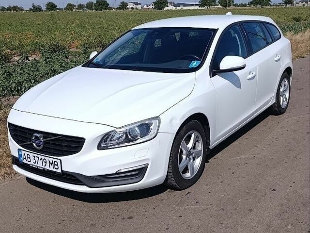 Белый Вольво B60, объемом двигателя 1.97 л и пробегом 400 тыс. км за 10800 $, фото 6 на Automoto.ua