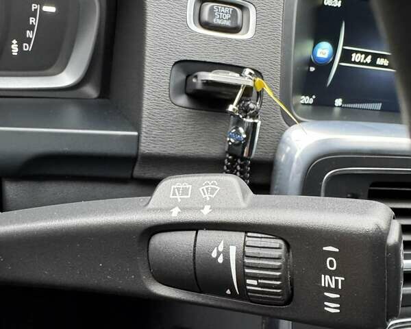 Белый Вольво B60, объемом двигателя 1.97 л и пробегом 243 тыс. км за 15800 $, фото 25 на Automoto.ua