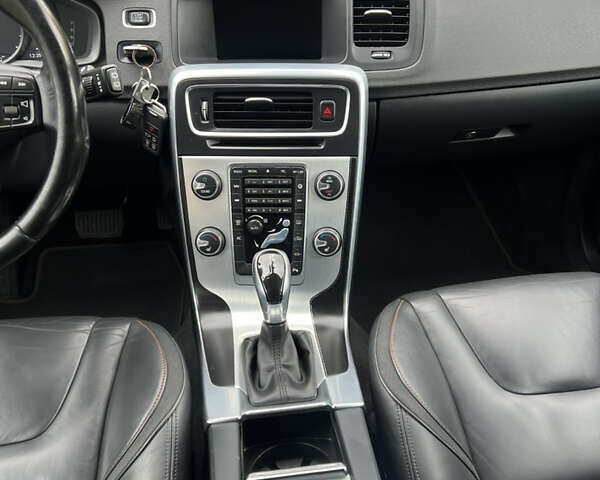 Вольво B60 2016 в Луцке на Automoto.ua Белый Вольво B60, объемом двигателя 2 л и пробегом 243 тыс. км за 15790 $, фото 6 на Automoto.ua