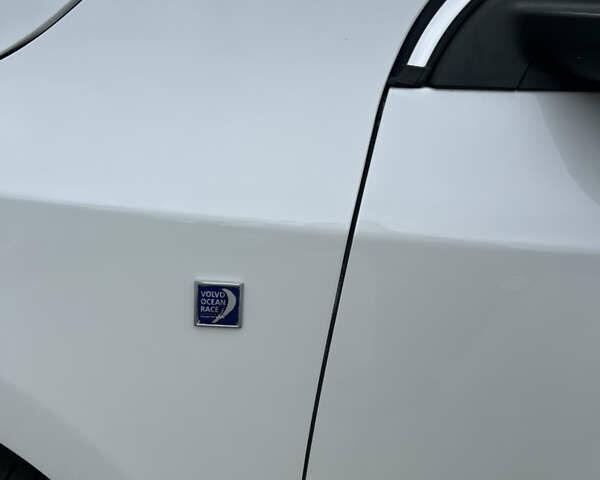 Вольво B60 2016 в Луцке на Automoto.ua Белый Вольво B60, объемом двигателя 2 л и пробегом 243 тыс. км за 15790 $, фото 5 на Automoto.ua