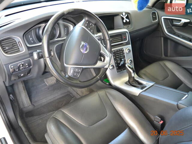 Білий Вольво B60, об'ємом двигуна 1.97 л та пробігом 68 тис. км за 16500 $, фото 23 на Automoto.ua