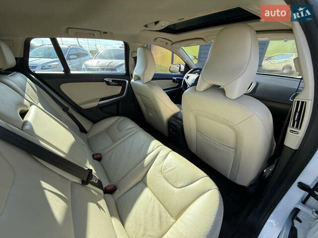 Белый Вольво B60, объемом двигателя 2 л и пробегом 190 тыс. км за 12300 $, фото 36 на Automoto.ua