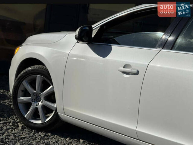 Белый Вольво B60, объемом двигателя 2 л и пробегом 190 тыс. км за 12300 $, фото 13 на Automoto.ua