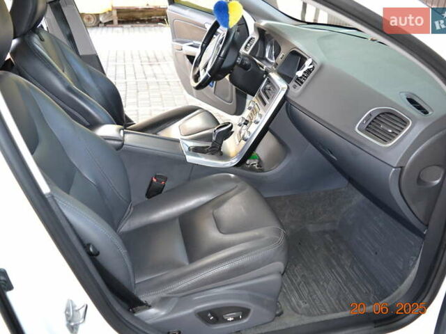 Білий Вольво B60, об'ємом двигуна 1.97 л та пробігом 68 тис. км за 16500 $, фото 17 на Automoto.ua