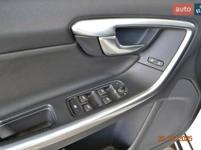 Білий Вольво B60, об'ємом двигуна 1.97 л та пробігом 68 тис. км за 16500 $, фото 21 на Automoto.ua