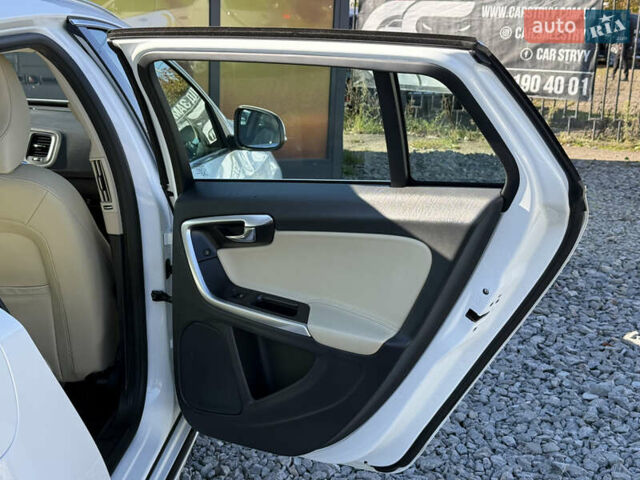 Белый Вольво B60, объемом двигателя 2 л и пробегом 190 тыс. км за 12300 $, фото 41 на Automoto.ua