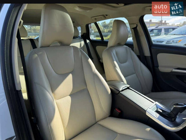 Белый Вольво B60, объемом двигателя 2 л и пробегом 190 тыс. км за 12300 $, фото 30 на Automoto.ua