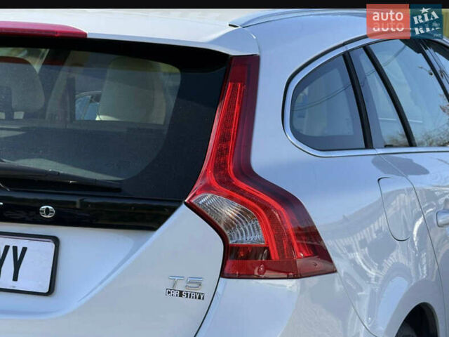 Белый Вольво B60, объемом двигателя 2 л и пробегом 190 тыс. км за 12300 $, фото 18 на Automoto.ua