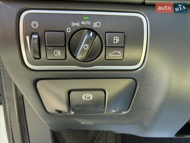 Белый Вольво B60, объемом двигателя 2 л и пробегом 190 тыс. км за 12300 $, фото 52 на Automoto.ua