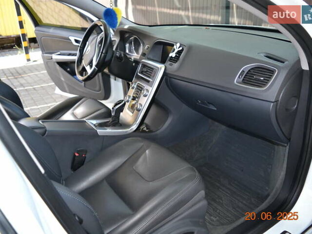 Білий Вольво B60, об'ємом двигуна 1.97 л та пробігом 68 тис. км за 16500 $, фото 16 на Automoto.ua