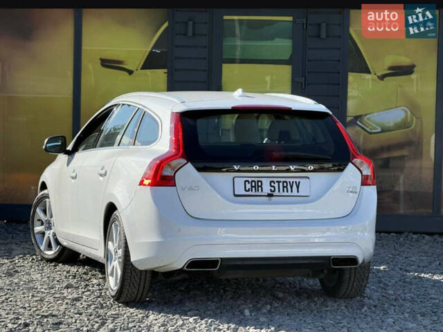 Белый Вольво B60, объемом двигателя 2 л и пробегом 190 тыс. км за 12300 $, фото 2 на Automoto.ua