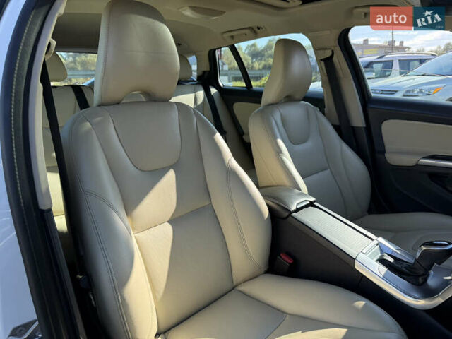 Белый Вольво B60, объемом двигателя 2 л и пробегом 190 тыс. км за 12300 $, фото 30 на Automoto.ua