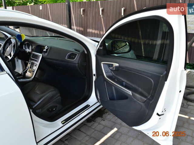 Білий Вольво B60, об'ємом двигуна 1.97 л та пробігом 68 тис. км за 16500 $, фото 15 на Automoto.ua