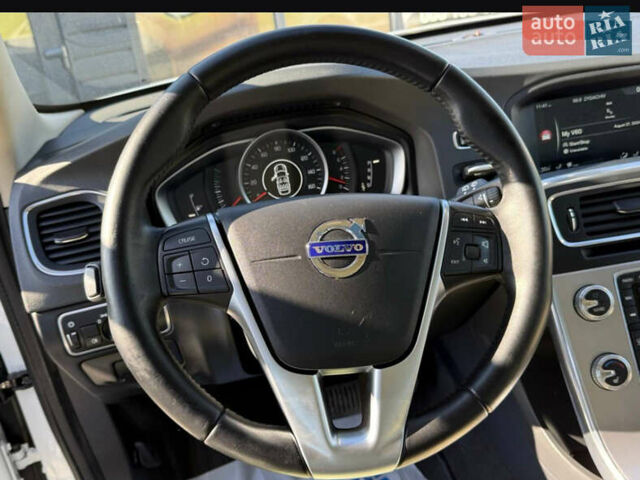 Белый Вольво B60, объемом двигателя 2 л и пробегом 190 тыс. км за 12300 $, фото 53 на Automoto.ua