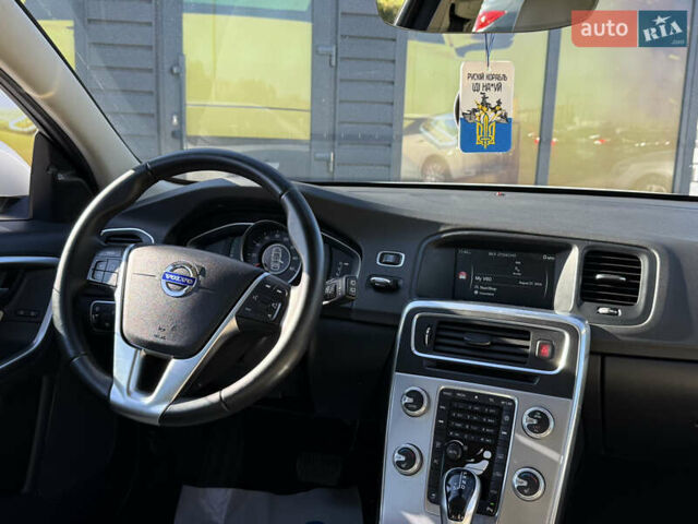 Белый Вольво B60, объемом двигателя 2 л и пробегом 190 тыс. км за 12300 $, фото 38 на Automoto.ua