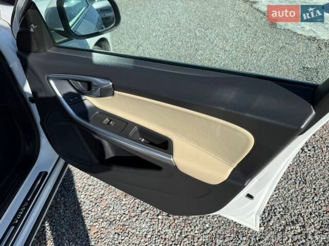 Білий Вольво B60, об'ємом двигуна 2 л та пробігом 190 тис. км за 11800 $, фото 50 на Automoto.ua