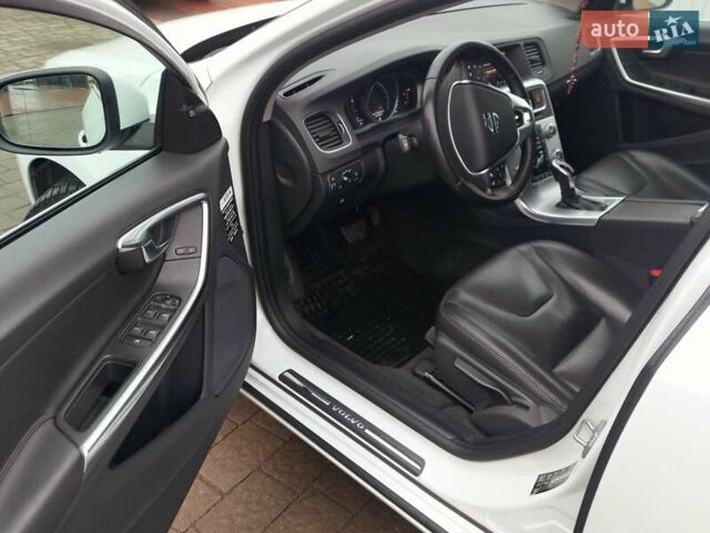 Белый Вольво B60, объемом двигателя 1.99 л и пробегом 209 тыс. км за 14600 $, фото 10 на Automoto.ua