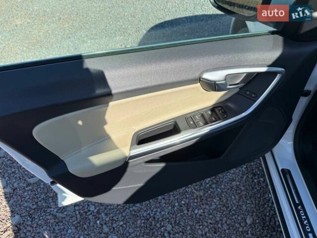 Білий Вольво B60, об'ємом двигуна 2 л та пробігом 190 тис. км за 11800 $, фото 18 на Automoto.ua