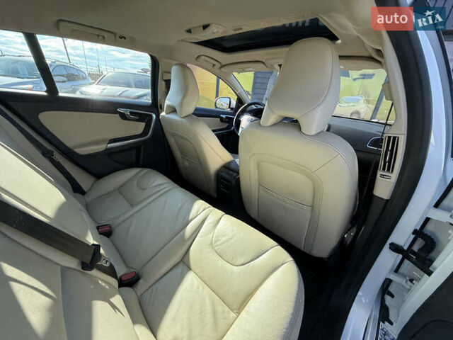 Белый Вольво B60, объемом двигателя 2 л и пробегом 190 тыс. км за 12300 $, фото 37 на Automoto.ua