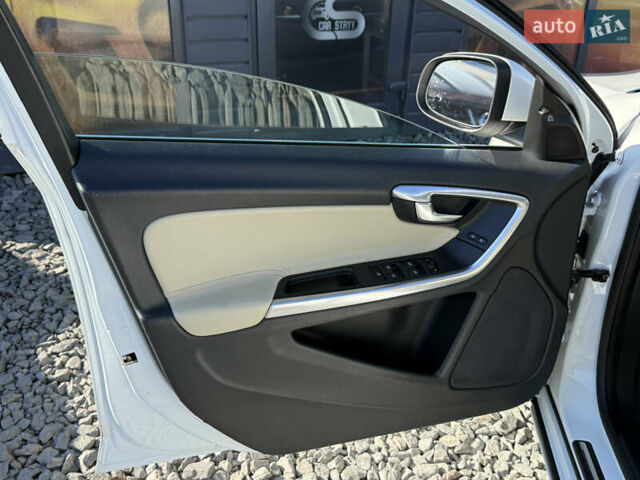 Белый Вольво B60, объемом двигателя 2 л и пробегом 190 тыс. км за 12300 $, фото 48 на Automoto.ua