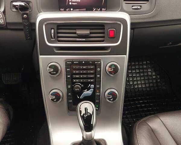 Белый Вольво B60, объемом двигателя 1.99 л и пробегом 209 тыс. км за 14600 $, фото 17 на Automoto.ua