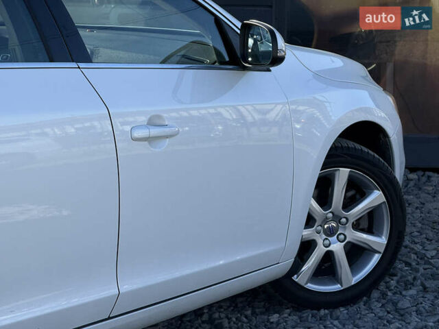 Белый Вольво B60, объемом двигателя 2 л и пробегом 190 тыс. км за 12300 $, фото 27 на Automoto.ua