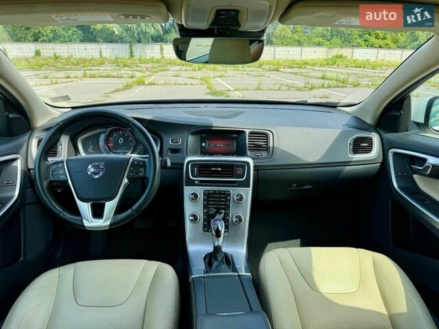 Белый Вольво B60, объемом двигателя 1.97 л и пробегом 165 тыс. км за 13900 $, фото 10 на Automoto.ua