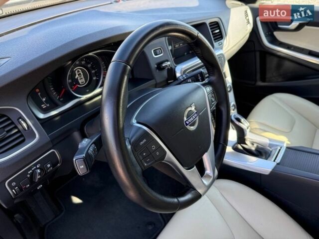 Белый Вольво B60, объемом двигателя 2 л и пробегом 190 тыс. км за 11600 $, фото 28 на Automoto.ua