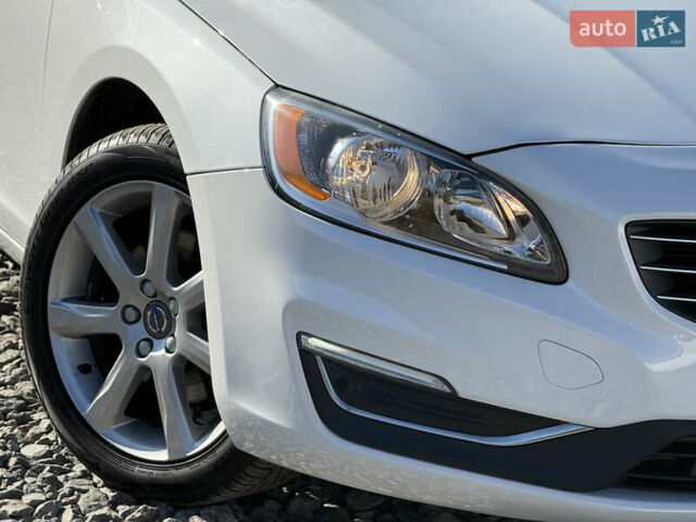 Белый Вольво B60, объемом двигателя 2 л и пробегом 190 тыс. км за 12300 $, фото 16 на Automoto.ua