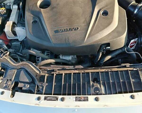 Белый Вольво B60, объемом двигателя 2 л и пробегом 280 тыс. км за 11876 $, фото 6 на Automoto.ua