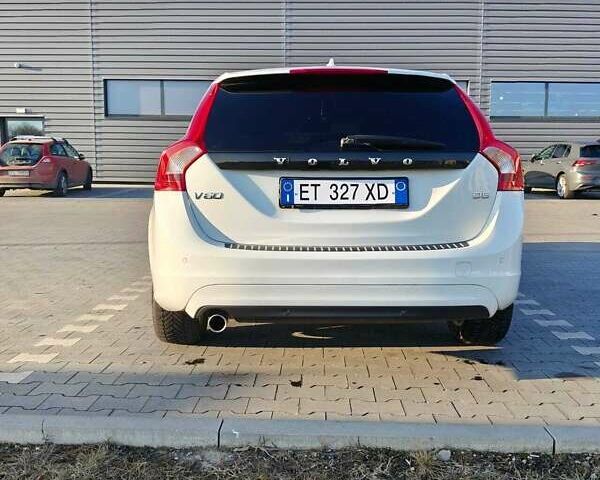 Белый Вольво B60, объемом двигателя 2 л и пробегом 280 тыс. км за 11876 $, фото 1 на Automoto.ua