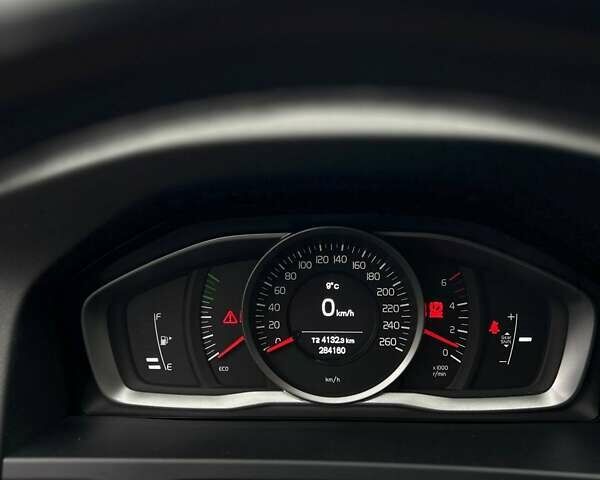 Белый Вольво B60, объемом двигателя 2 л и пробегом 280 тыс. км за 11876 $, фото 8 на Automoto.ua