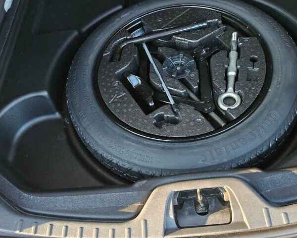 Белый Вольво B60, объемом двигателя 2 л и пробегом 280 тыс. км за 11876 $, фото 4 на Automoto.ua