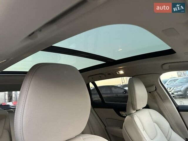 Белый Вольво B60, объемом двигателя 2 л и пробегом 30 тыс. км за 32300 $, фото 28 на Automoto.ua