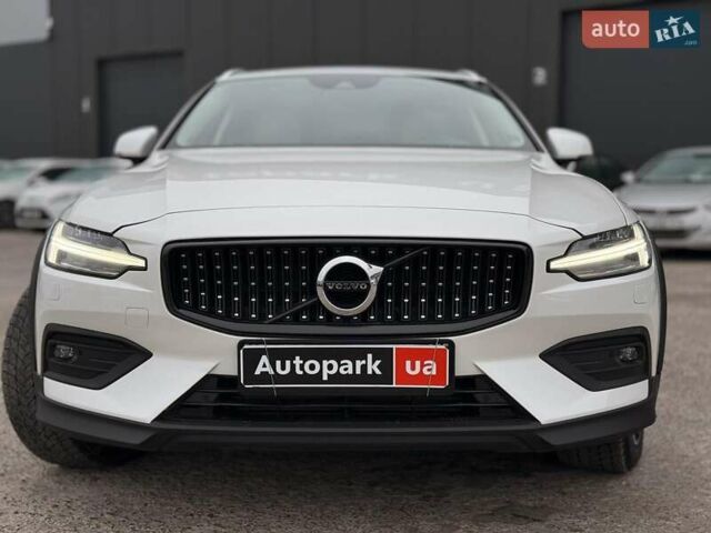 Белый Вольво B60, объемом двигателя 2 л и пробегом 30 тыс. км за 32250 $, фото 1 на Automoto.ua