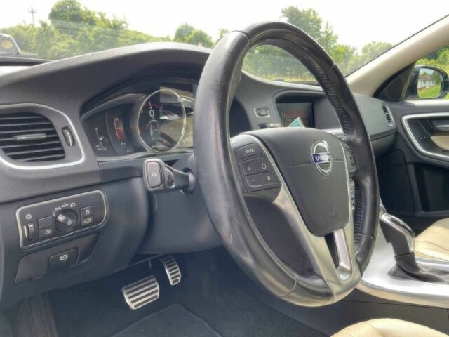Білий Вольво B60, об'ємом двигуна 2 л та пробігом 56 тис. км за 8350 $, фото 8 на Automoto.ua