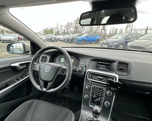 Бежевый Вольво B60, объемом двигателя 1.6 л и пробегом 215 тыс. км за 9700 $, фото 26 на Automoto.ua