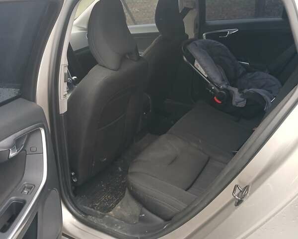 Бежевий Вольво B60, об'ємом двигуна 1.56 л та пробігом 255 тис. км за 8300 $, фото 3 на Automoto.ua