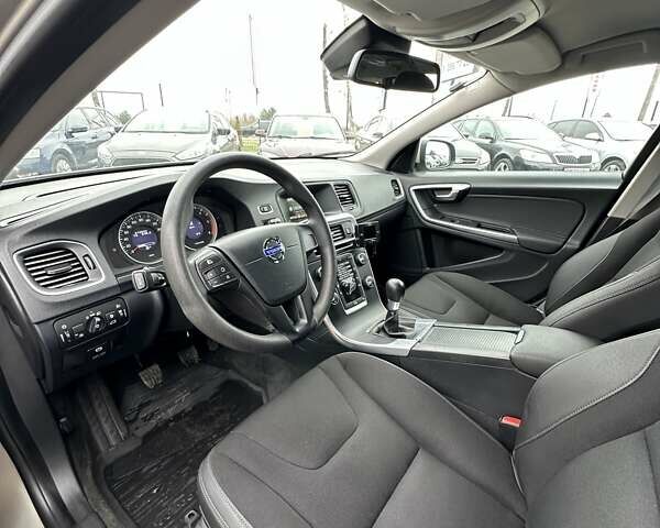 Бежевый Вольво B60, объемом двигателя 1.6 л и пробегом 215 тыс. км за 10300 $, фото 15 на Automoto.ua