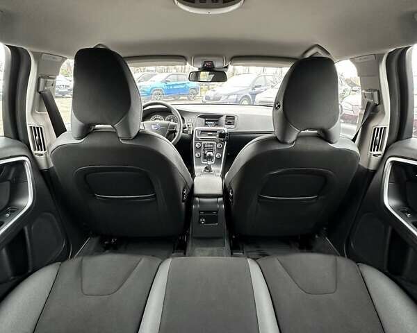 Бежевый Вольво B60, объемом двигателя 1.6 л и пробегом 215 тыс. км за 9700 $, фото 14 на Automoto.ua