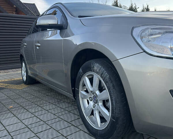 Бежевий Вольво B60, об'ємом двигуна 1.56 л та пробігом 255 тис. км за 8550 $, фото 5 на Automoto.ua