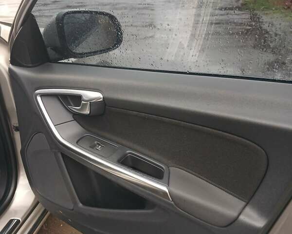 Бежевий Вольво B60, об'ємом двигуна 1.56 л та пробігом 255 тис. км за 8300 $, фото 7 на Automoto.ua