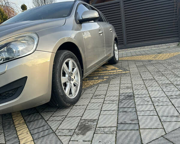 Бежевий Вольво B60, об'ємом двигуна 1.56 л та пробігом 255 тис. км за 8550 $, фото 4 на Automoto.ua