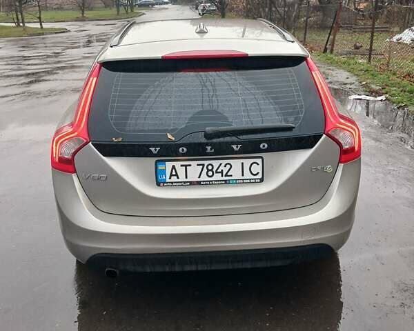 Бежевий Вольво B60, об'ємом двигуна 1.56 л та пробігом 255 тис. км за 8300 $, фото 6 на Automoto.ua