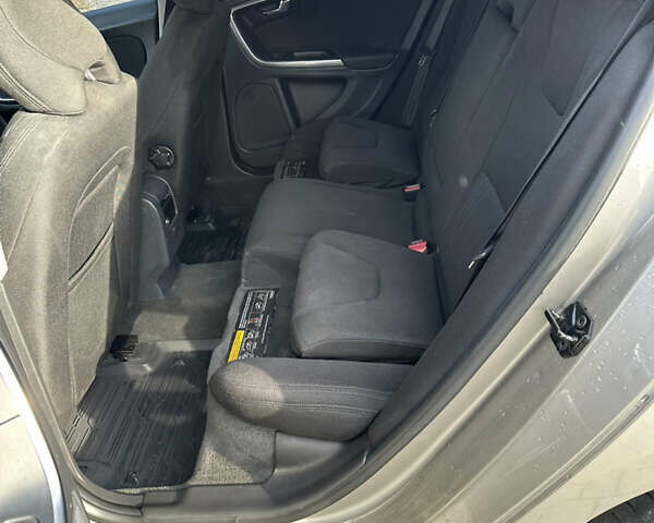 Бежевий Вольво B60, об'ємом двигуна 1.56 л та пробігом 255 тис. км за 9300 $, фото 27 на Automoto.ua