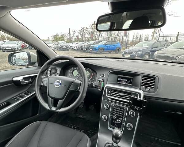 Бежевый Вольво B60, объемом двигателя 1.6 л и пробегом 215 тыс. км за 10300 $, фото 23 на Automoto.ua