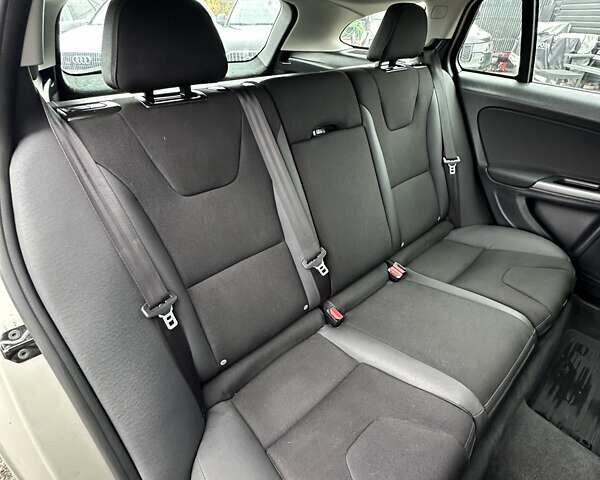 Бежевый Вольво B60, объемом двигателя 1.6 л и пробегом 215 тыс. км за 10300 $, фото 17 на Automoto.ua