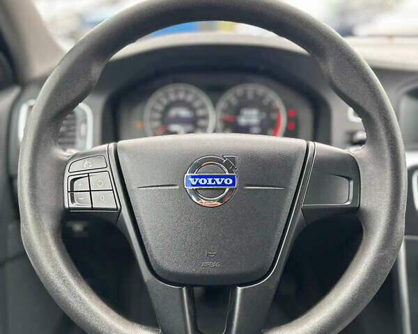 Бежевый Вольво B60, объемом двигателя 1.6 л и пробегом 215 тыс. км за 9700 $, фото 17 на Automoto.ua